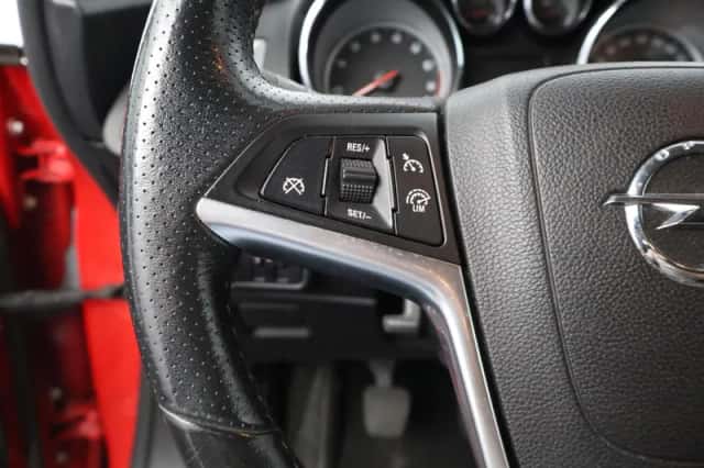 Opel Astra (2012) thumbnail 6