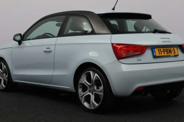 Audi A1 (2011) thumbnail 2