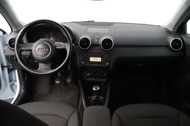 Audi A1 (2011) thumbnail 3