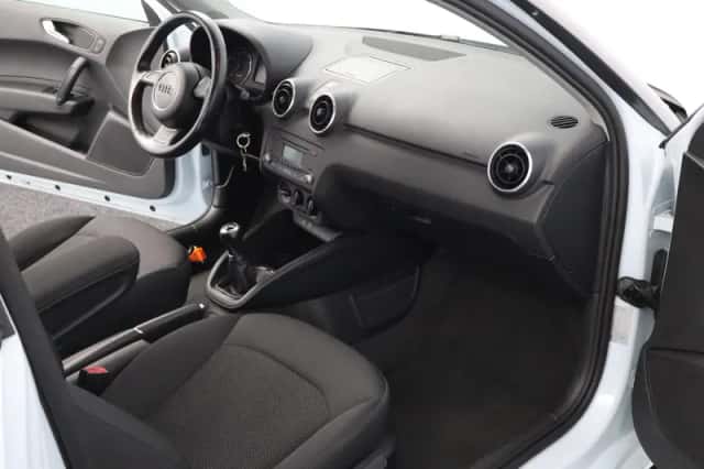 Audi A1 (2011) thumbnail 5