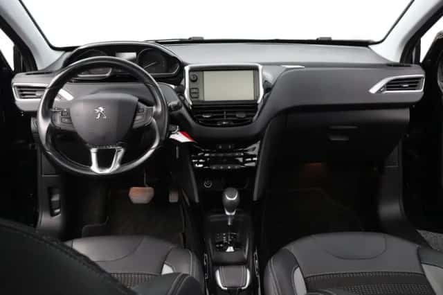 Peugeot 2008 (2016) thumbnail 3