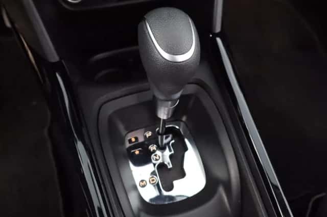 Peugeot 2008 (2016) thumbnail 5