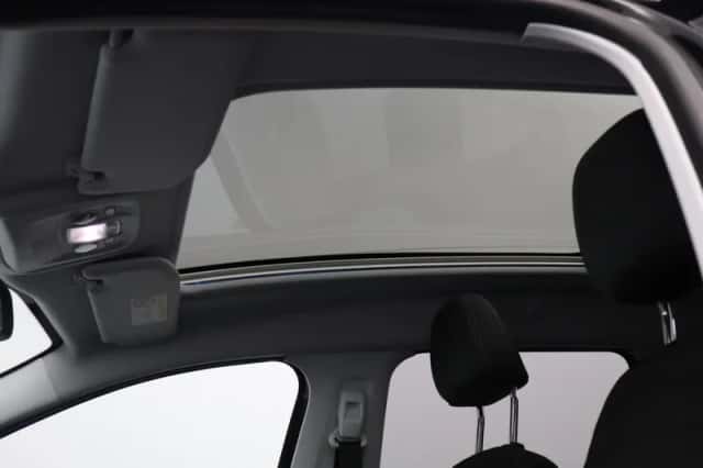 Peugeot 2008 (2016) thumbnail 6