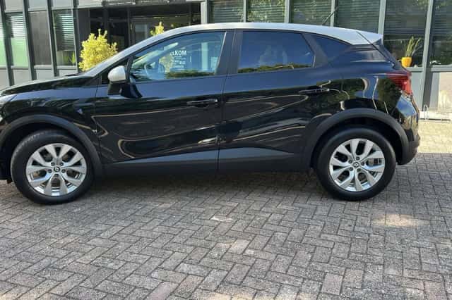 Renault Captur (2021) thumbnail 2
