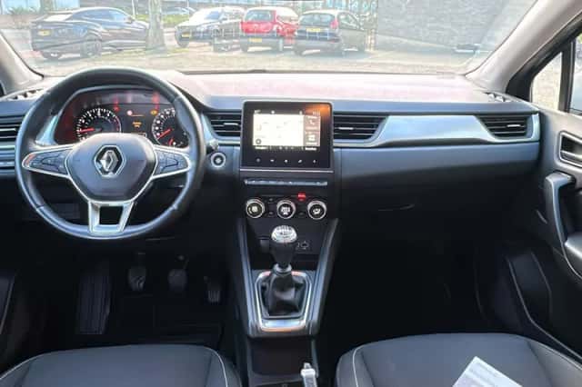 Renault Captur (2021) thumbnail 3