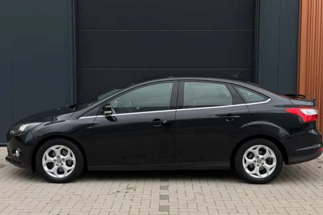 Ford Focus (2012) thumbnail 4