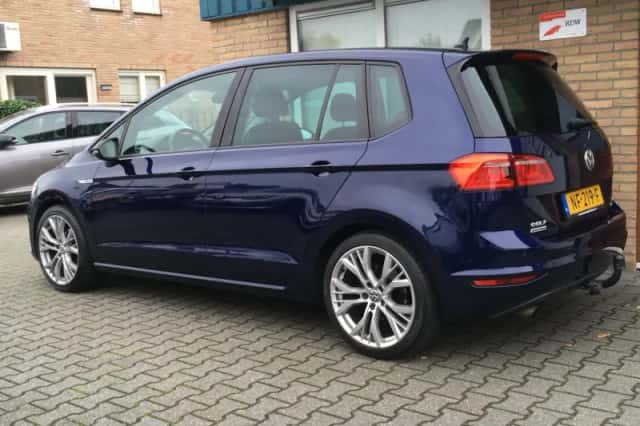 Volkswagen Golf Sportsvan (2017) thumbnail 3