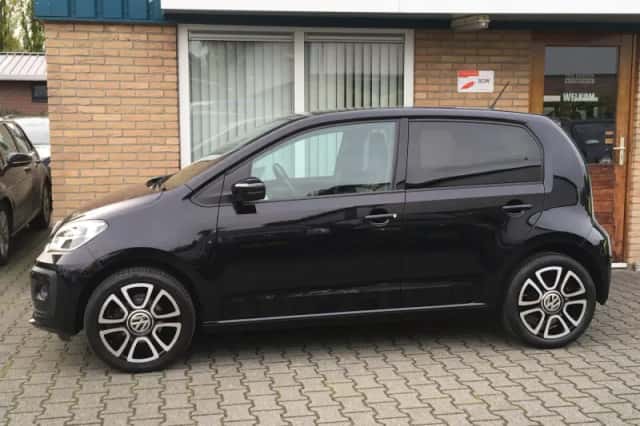 Volkswagen Up! (2019) thumbnail 3