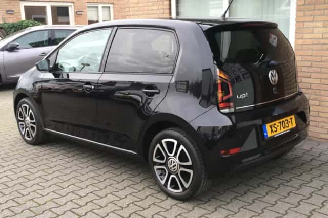 Volkswagen Up! (2019) thumbnail 4