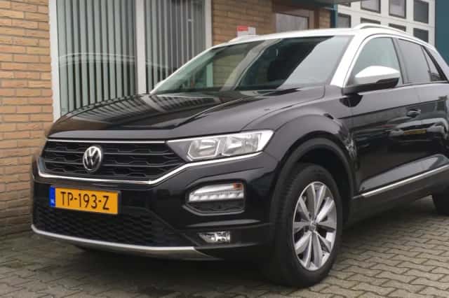 Volkswagen T-Roc (2018) thumbnail 2
