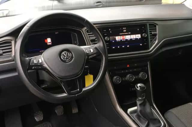 Volkswagen T-Roc (2018) thumbnail 6