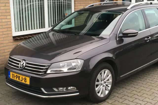 Volkswagen Passat (2011) thumbnail 2