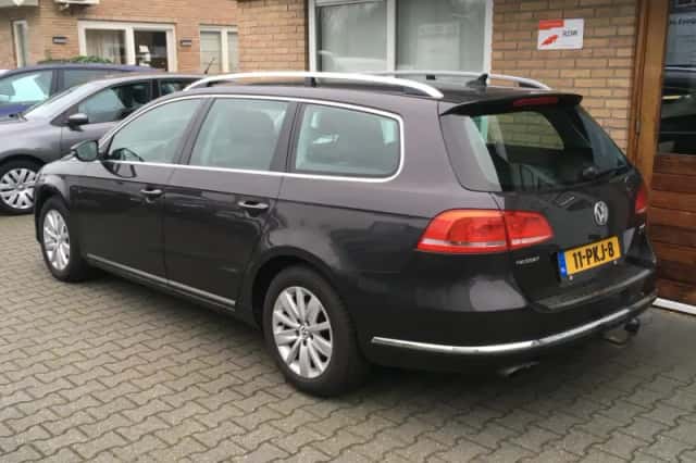 Volkswagen Passat (2011) thumbnail 3