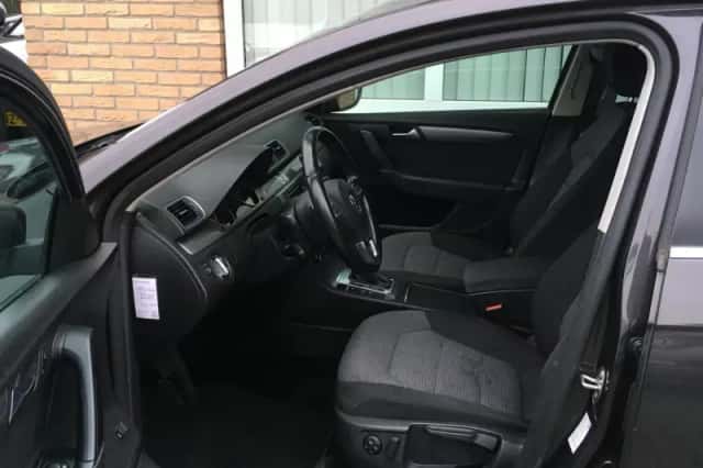 Volkswagen Passat (2011) thumbnail 4