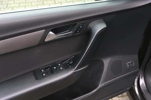 Volkswagen Passat (2011) thumbnail 5