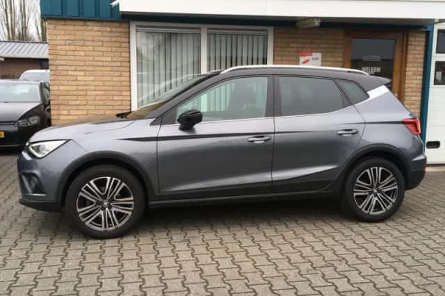 SEAT Arona (2018) thumbnail 3