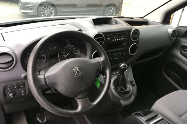 Peugeot Partner (2016) thumbnail 5