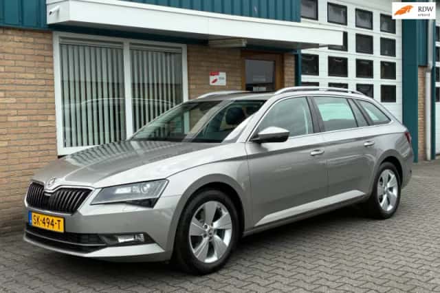 Škoda Superb (2018) thumbnail 1