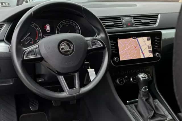 Škoda Superb (2018) thumbnail 6