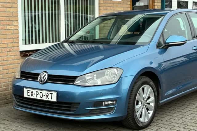 Volkswagen Golf (2016) thumbnail 2