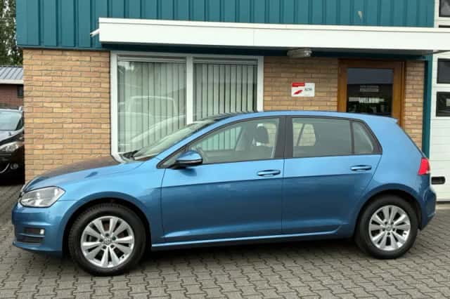 Volkswagen Golf (2016) thumbnail 3