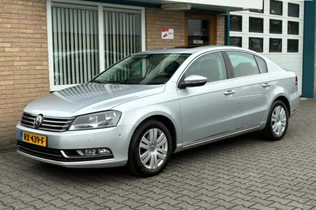 Volkswagen Passat (2010) thumbnail 1