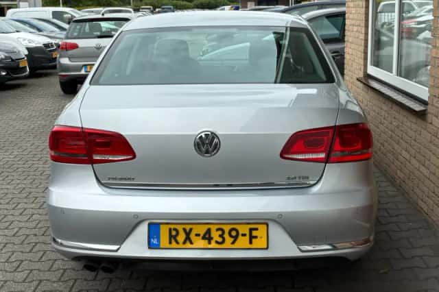 Volkswagen Passat (2010) thumbnail 4