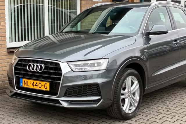 Audi Q3 (2017) thumbnail 2