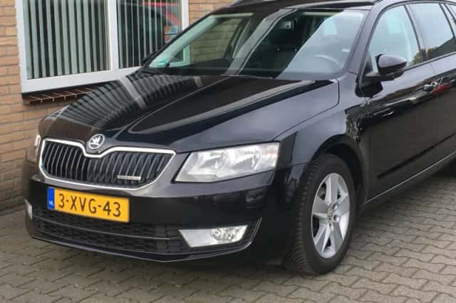 Škoda Octavia (2014) thumbnail 2