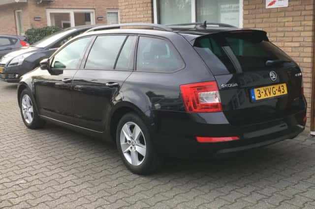 Škoda Octavia (2014) thumbnail 3