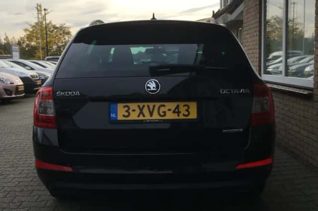 Škoda Octavia (2014) thumbnail 4