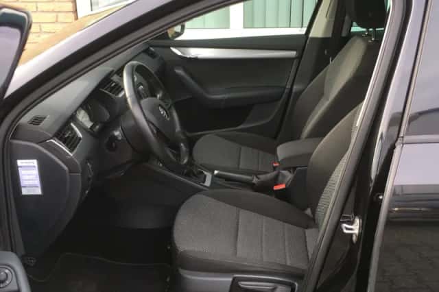 Škoda Octavia (2014) thumbnail 5