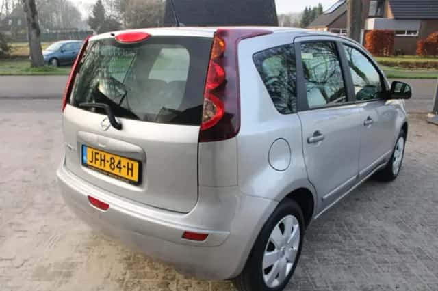 Nissan Note (2011) thumbnail 4