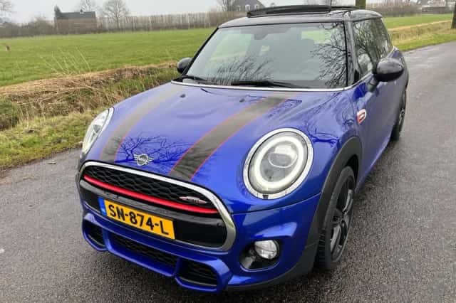 MINI Cooper (2018) thumbnail 2