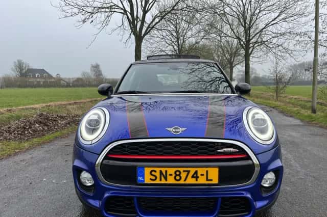 MINI Cooper (2018) thumbnail 3
