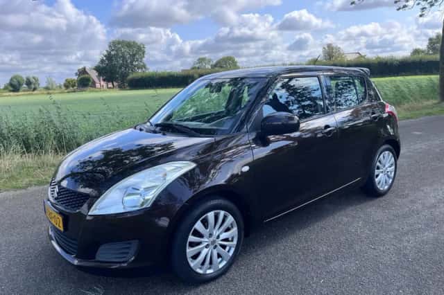 Suzuki Swift (2013) thumbnail 1