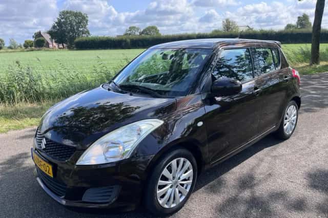 Suzuki Swift (2013) thumbnail 2