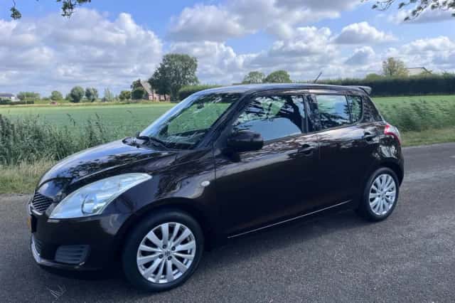 Suzuki Swift (2013) thumbnail 3