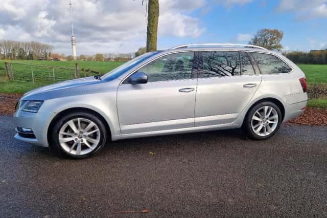 Škoda Octavia (2019) thumbnail 3