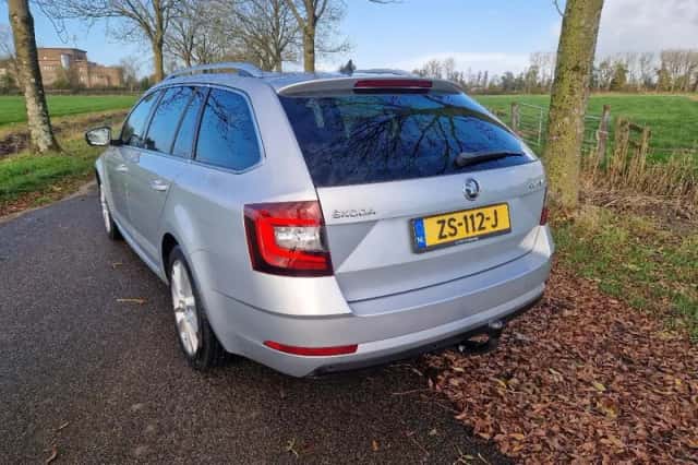 Škoda Octavia (2019) thumbnail 5