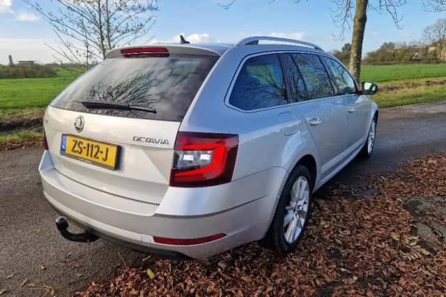 Škoda Octavia (2019) thumbnail 6