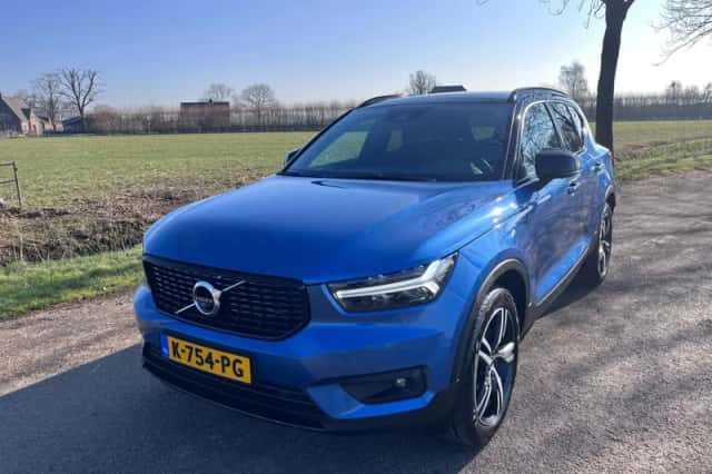 Volvo XC40 (2021) thumbnail 3