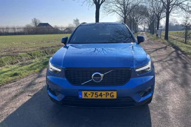 Volvo XC40 (2021) thumbnail 4