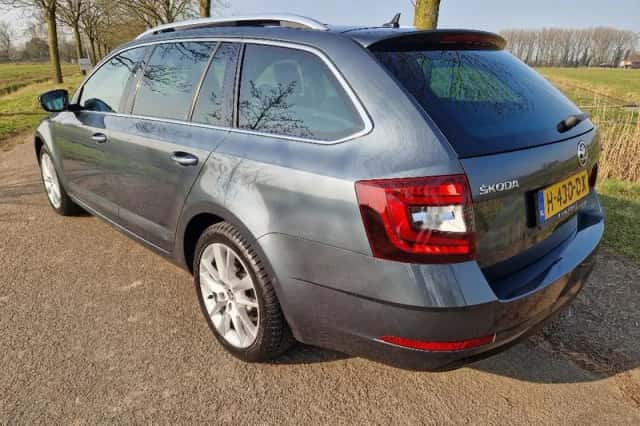Škoda Octavia (2020) thumbnail 4