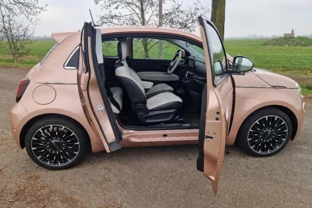 Fiat 500 (2021) thumbnail 2