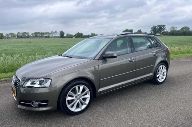 Audi A3 (2012) thumbnail 2