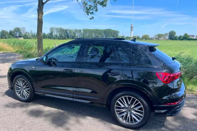 Audi Q3 (2021) thumbnail 2