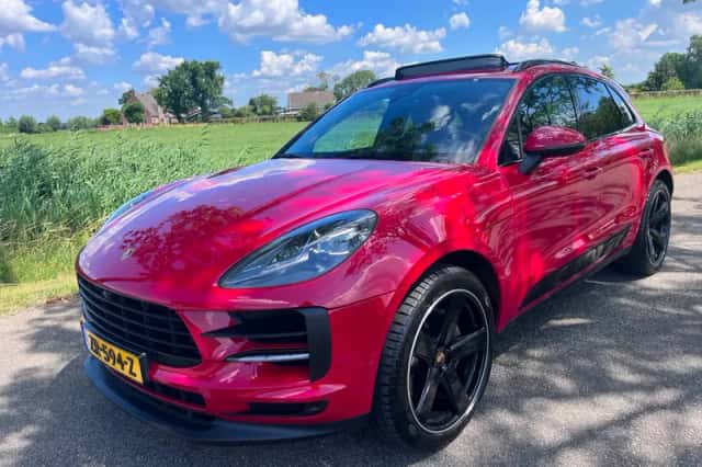 Porsche Macan (2019) thumbnail 2