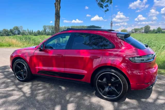 Porsche Macan (2019) thumbnail 3