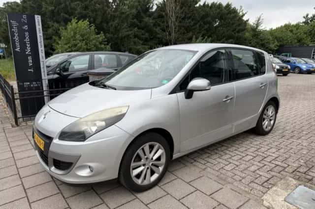 Renault Scénic (2010) thumbnail 1